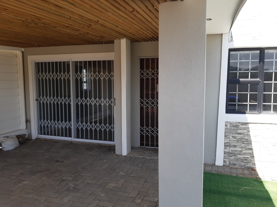 4 Bedroom Property for Sale in Paradise Beach Eastern Cape